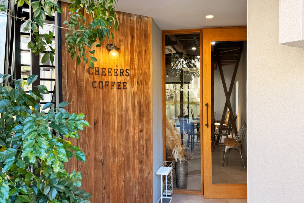 【ワラーチデビュー】隠れ家カフェで「走れるサンダル」ワークショップ 鎌倉・長谷の自家焙煎コーヒー「CHEEERS COFFEE」